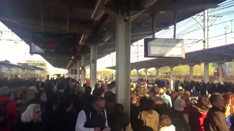 Una avería en la infraestructuras del Cercanías de Villaverde provoca el enfado de los pasajeros Una avería en la infraestructuras del Cercanías de Villaverde provoca el enfado de los pasajeros
