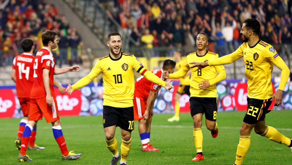 Hazard celebra un gol contra Rusia