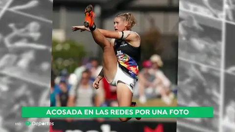 La futbolista australiana Tayla Harris denuncia acoso tras los comentarios machistas por una fotografía en un partido La futbolista australiana Tayla Harris denuncia acoso tras los comentarios machistas por una fotografía en un partido