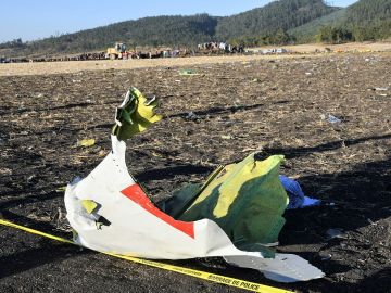 Restos del avión de Ethiopian Airlines que se estrelló