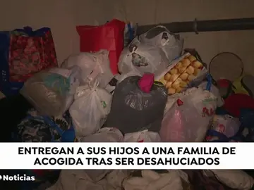 REEMPLAZO Una familia desahuciada duerme en las urgencias de un hospital REEMPLAZO Una familia desahuciada duerme en las urgencias de un hospital