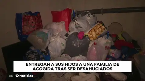 REEMPLAZO Una familia desahuciada duerme en las urgencias de un hospital REEMPLAZO Una familia desahuciada duerme en las urgencias de un hospital