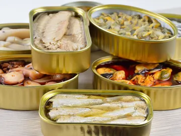 Latas de conservas abiertas Latas de conservas abiertas