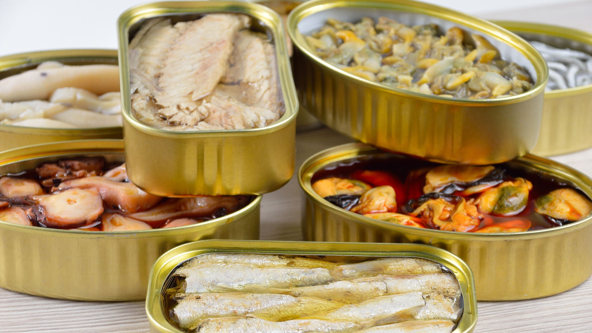 Latas de conservas abiertas