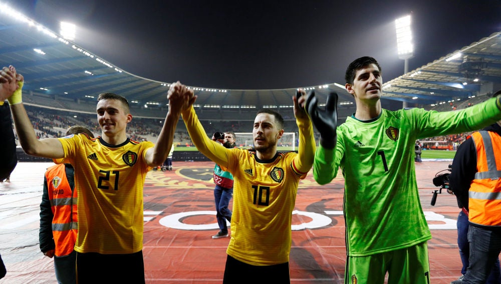 Hazard y Courtois tras un partido de Bélgica