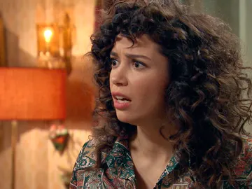 Amelia se enfada con Luisita al intentar sorprenderla Amelia se enfada con Luisita al intentar sorprenderla