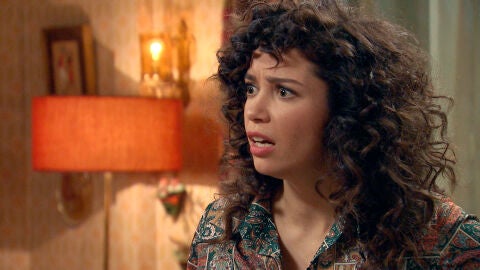Amelia se enfada con Luisita al intentar sorprenderla 