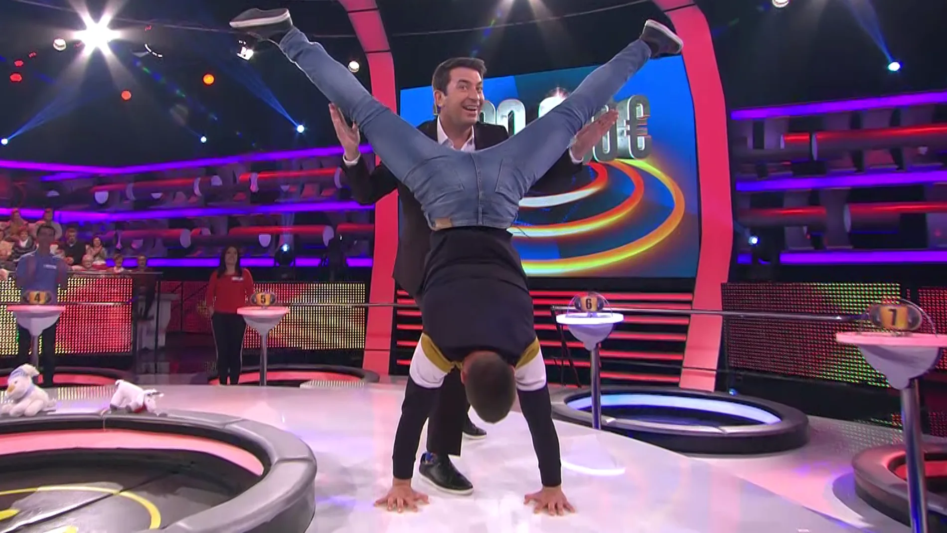 Un concursante sorprende a Arturo Valls con una demostración de 'work out'