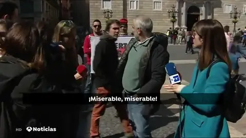 La oposición exige firmeza y acusa al Gobierno de inacción en la polémica de los lazos La oposición exige firmeza y acusa al Gobierno de inacción en la polémica de los lazos