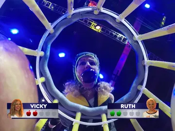 La dura competición entre Vicky y Ruth por las manzanas en Tira y afloja La dura competición entre Vicky y Ruth por las manzanas en Tira y afloja