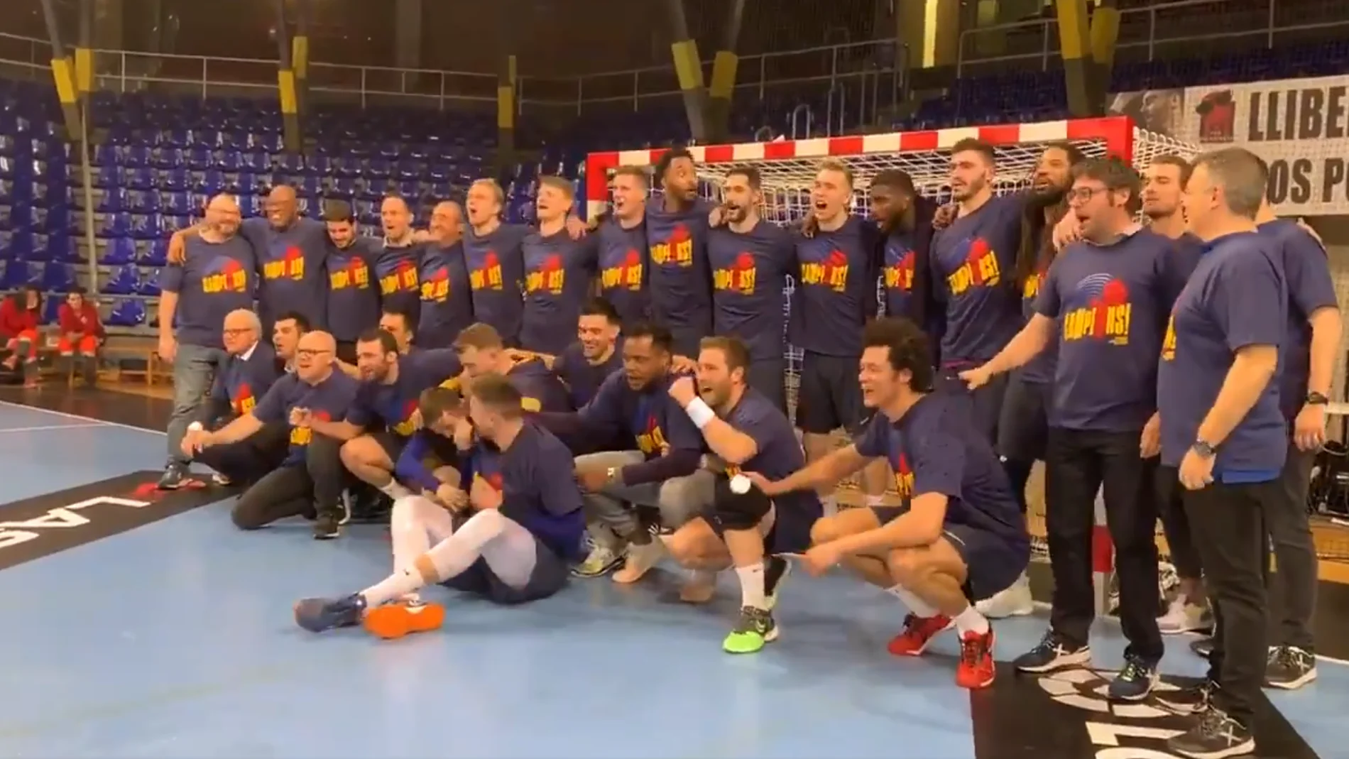 El Barça celebra su novena Liga ASOBAL seguida El Barça celebra su novena Liga ASOBAL seguida