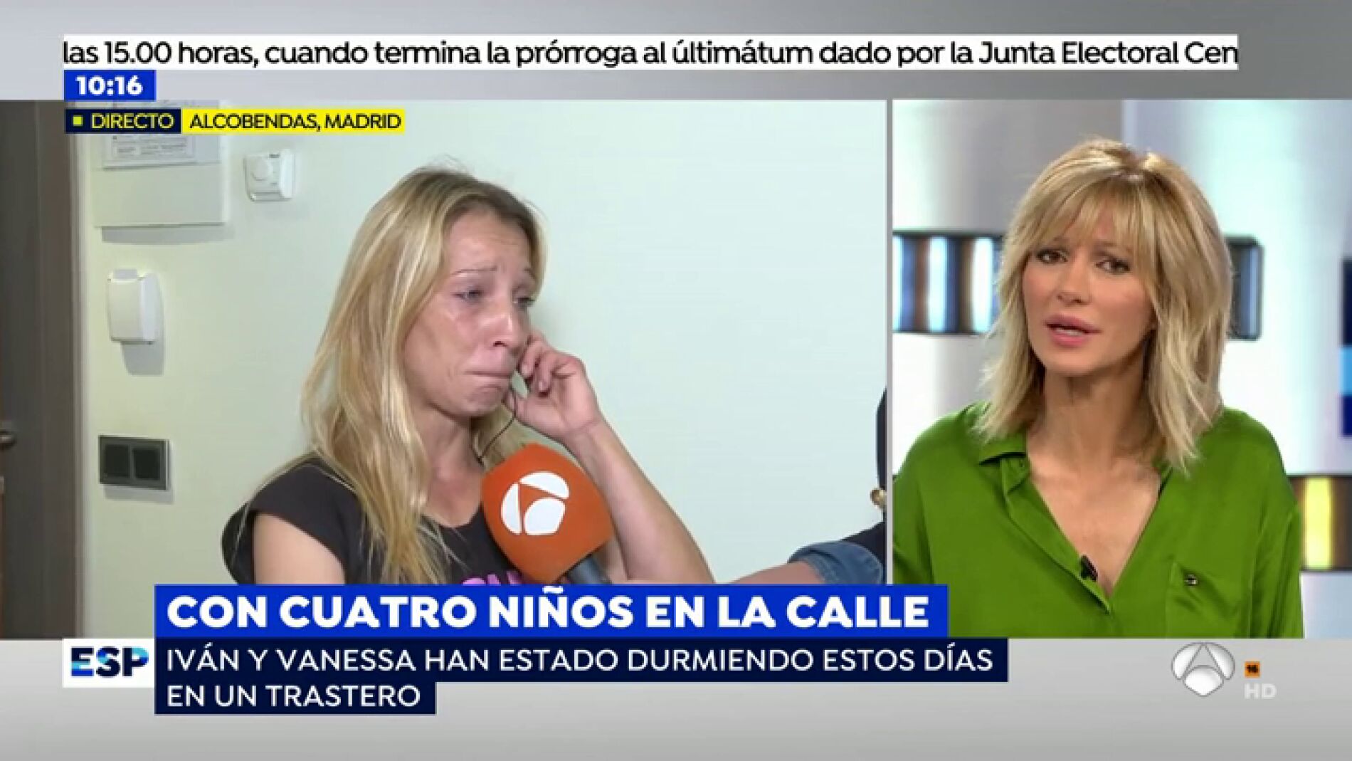 Familia con cuatro ni&ntilde;os en la calle