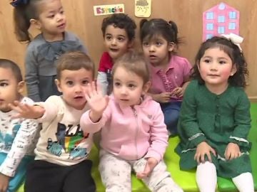 Niños de una guardería por horas Niños de una guardería por horas