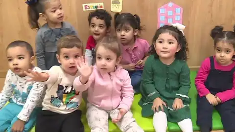 Niños de una guardería por horas Niños de una guardería por horas