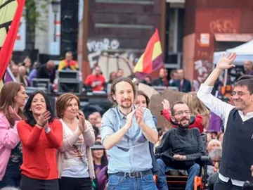 Noticias fin de semana (23-03-2019) Pablo Iglesias vuelve a la primera línea de la política: "Nadie ha votado a quienes toman las principales decisiones de este país" Noticias fin de semana (23-03-2019) Pablo Iglesias vuelve a la primera línea de la política: "Nadie ha votado a quienes toman las principales decisiones de este país"