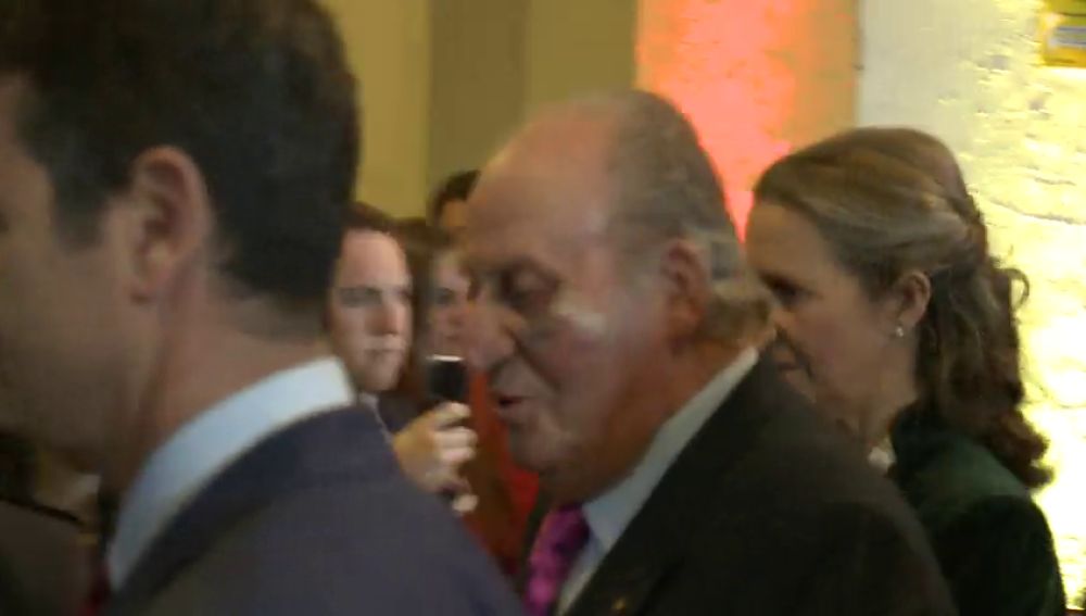 El Rey Juan Carlos aparece en un acto público con un gran moratón en el ojo