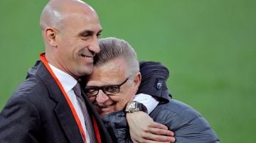 Luis Rubiales, en el entrenamiento de la Selección en Mestalla