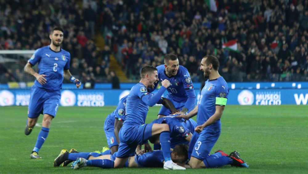 Italia celebra un gol
