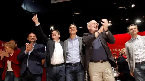 Pedro Sánchez junto a Ximo Puig, José Luis Ábalos y Pedro Duque durante un acto político en Alicante Pedro Sánchez junto a Ximo Puig, José Luis Ábalos y Pedro Duque durante un acto político en Alicante