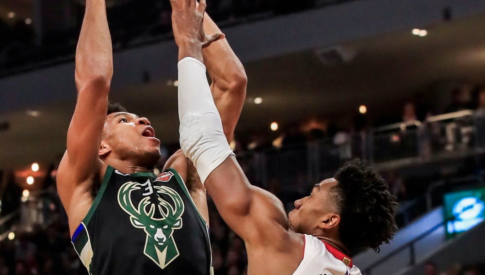 Giannis Antetokounmpo, en acción ante Miami Heat