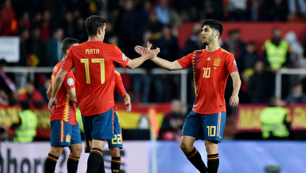 Mata saluda a Asensio