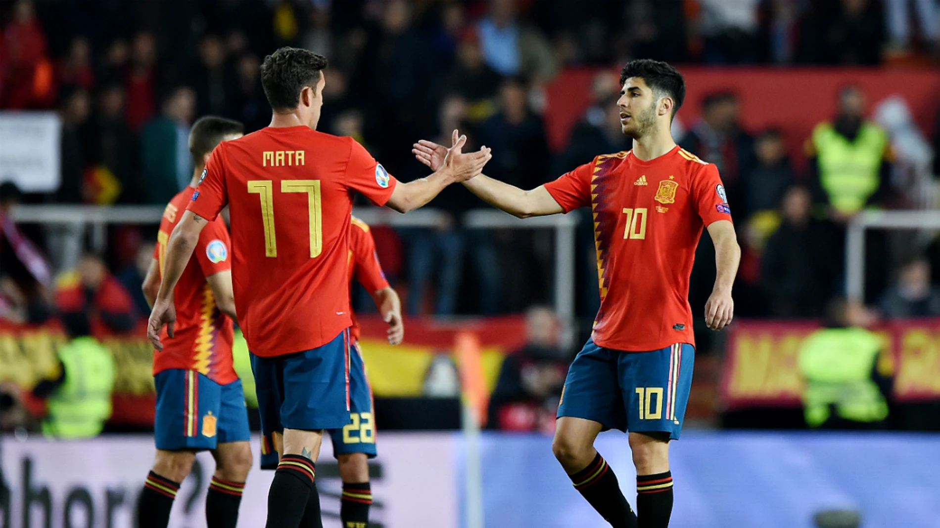 Mata saluda a Asensio Mata saluda a Asensio