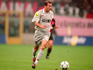 Zidane, en un partido con la Juventus Zidane, en un partido con la Juventus