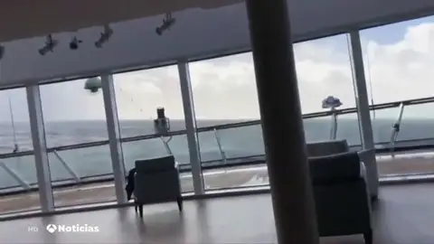 Atraca en el puerto de Molde el crucero noruego con más de mil pasajeros que estuvo horas a la deriva Atraca en el puerto de Molde el crucero noruego con más de mil pasajeros que estuvo horas a la deriva
