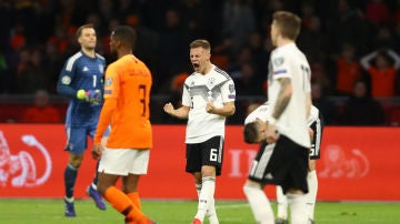 Alemania celebra un gol contra Holanda