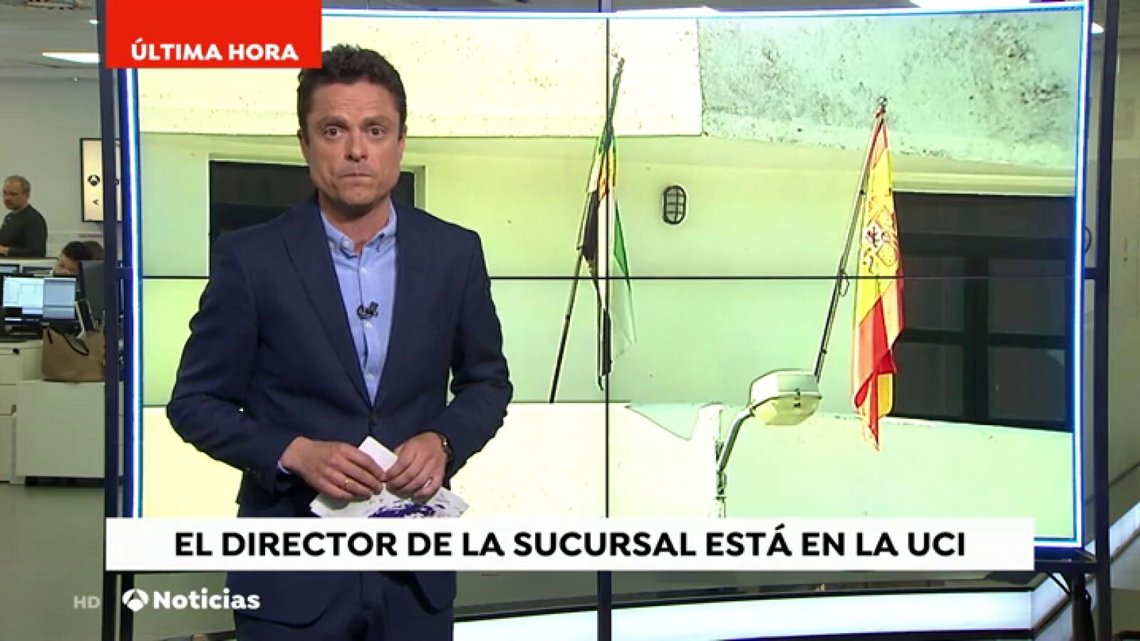 El director de una sucursal bancaria, en la UCI tras ser herido en un atraco