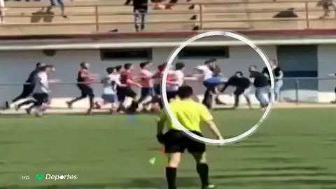 Vergonzosa pelea en el Masnou vs Vic: dos jugadores del Masnou ya han sido expulsados Vergonzosa pelea en el Masnou vs Vic: dos jugadores del Masnou ya han sido expulsados