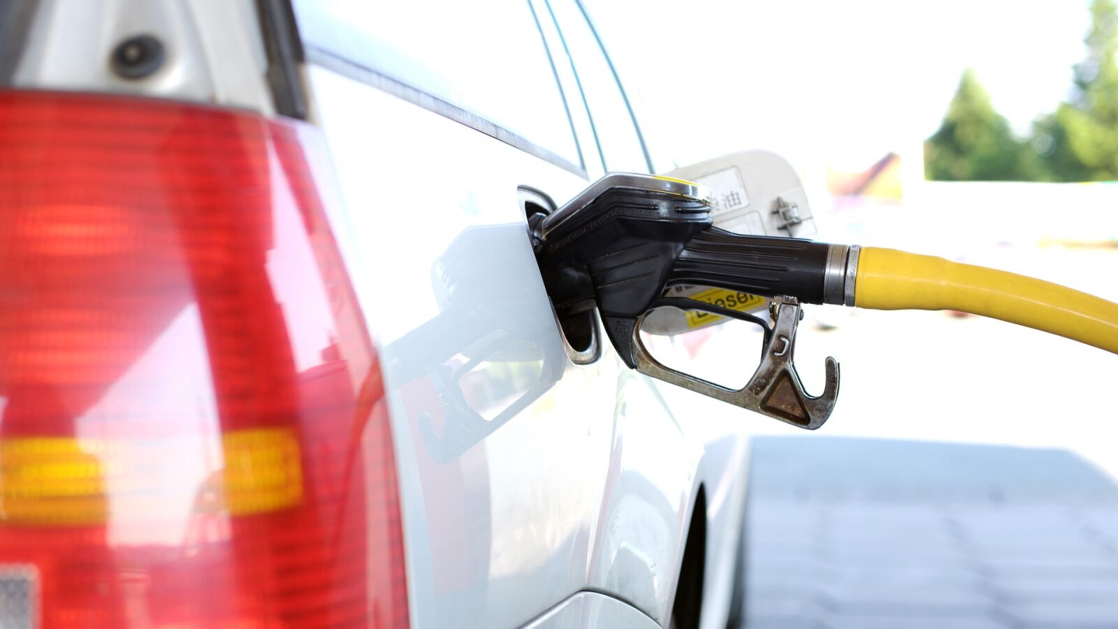 Baja el precio de la gasolina en plena operación retorno de las vacaciones