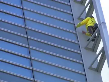 El ‘spiderman francés’ arriesga su vida por una buena causa El ‘spiderman francés’ arriesga su vida por una buena causa