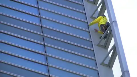 El ‘spiderman francés’ arriesga su vida por una buena causa El ‘spiderman francés’ arriesga su vida por una buena causa