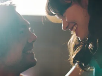 VÍDEO: Complicidad y miradas entre Robert y Maribel VÍDEO: Complicidad y miradas entre Robert y Maribel