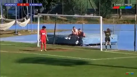 Los comentarios machistas de un locutor en una partido en Italia: "Es asqueroso ver a las mujeres que vienen a ser árbitros" Los comentarios machistas de un locutor en una partido en Italia: "Es asqueroso ver a las mujeres que vienen a ser árbitros"