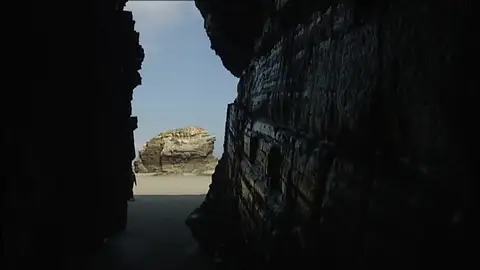 Comienzan las señalizaciones que alertarán del riego en la Playa de las Catedrales Comienzan las señalizaciones que alertarán del riego en la Playa de las Catedrales