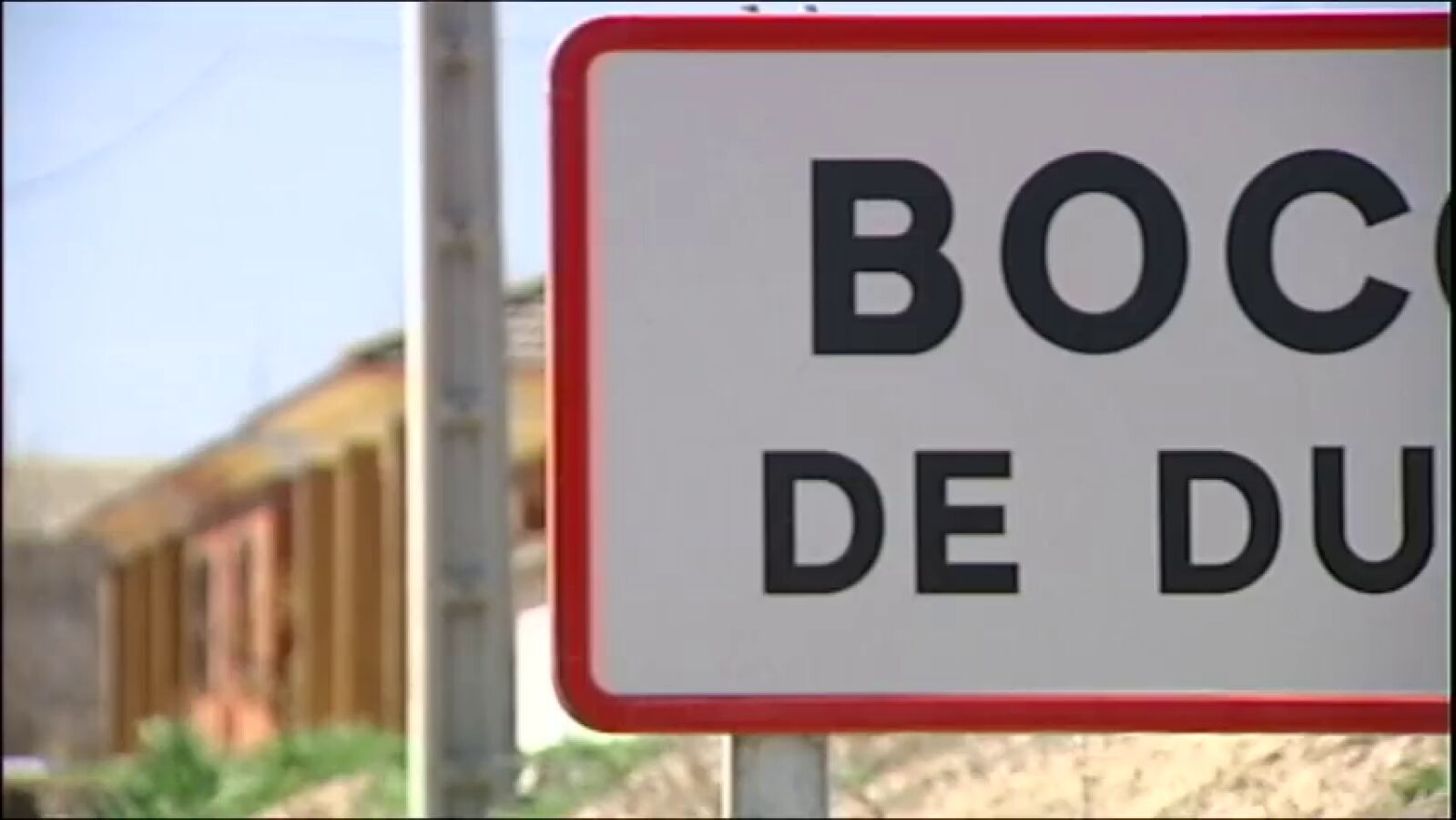 Los vecinos de un pueblo de Valladolid eligen a su alcalde en un bar después de misa 