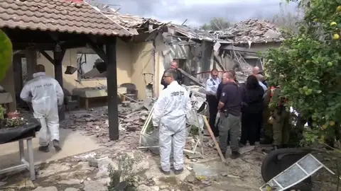 Un cohete lanzado desde Gaza deja siete heridos al impactar en una casa en Israel Un cohete lanzado desde Gaza deja siete heridos al impactar en una casa en Israel