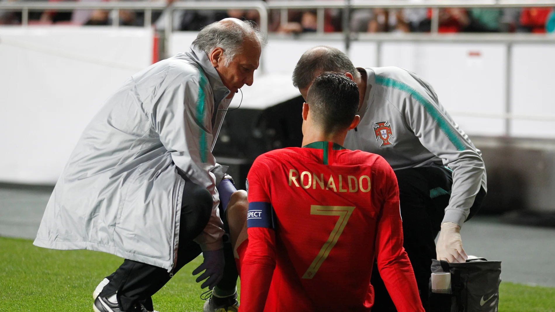 Los médicos de Portugal atienden a Cristiano Ronaldo Los médicos de Portugal atienden a Cristiano Ronaldo