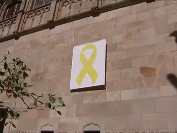 Torra mantiene un lazo amarillo en el interior de la Generalitat Torra mantiene un lazo amarillo en el interior de la Generalitat