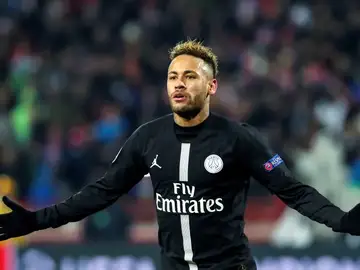 Deportes Antena 3 (25-03-19) El padre de Neymar: "Estamos trabajando en una renovación con el PSG" Deportes Antena 3 (25-03-19) El padre de Neymar: "Estamos trabajando en una renovación con el PSG"