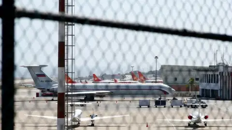 Dos aviones rusos aterrizan en Venezuela con 100 militares a bordo Dos aviones rusos aterrizan en Venezuela con 100 militares a bordo