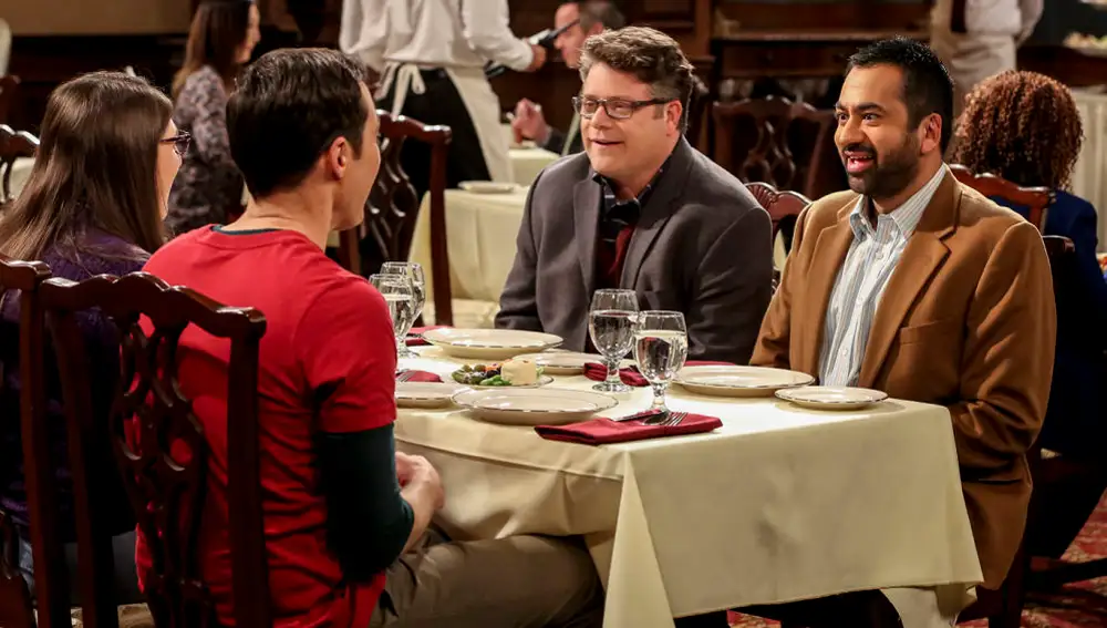 Sean Astin, tercero por la izquierda, en 'The Big Bang Theory'