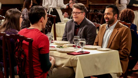 Sean Astin, tercero por la izquierda, en 'The Big Bang Theory'