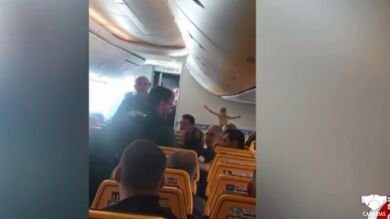 La Guardia Civil desaloja de un avión a una pasajera borracha
