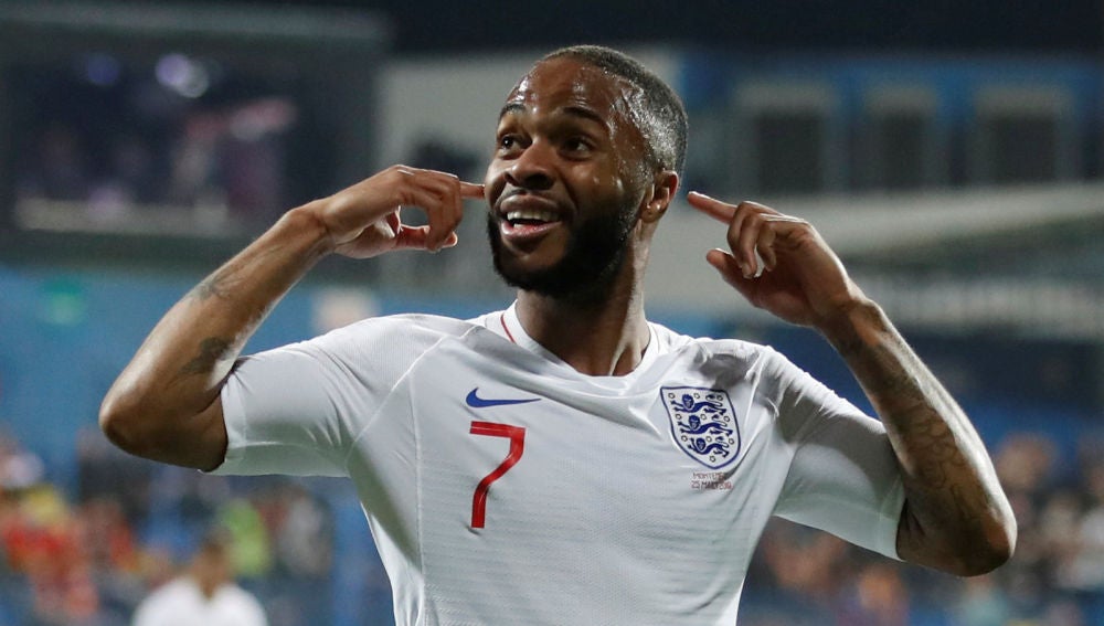 Sterling, durante el partido contra Montenegro