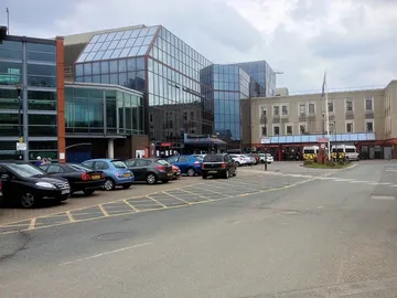 Fachada del hospital en el que ingresó el paciente Fachada del hospital en el que ingresó el paciente