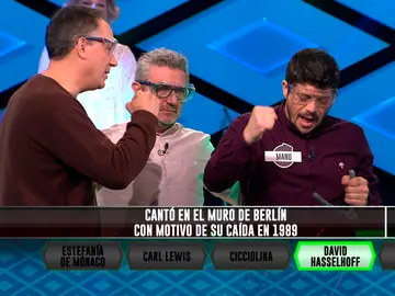 Manu guía a 'Los Lobos' en una complicada bomba Manu guía a 'Los Lobos' en una complicada bomba
