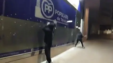 Nuevo ataque contra la sede del PP en Tarrasa Nuevo ataque contra la sede del PP en Tarrasa